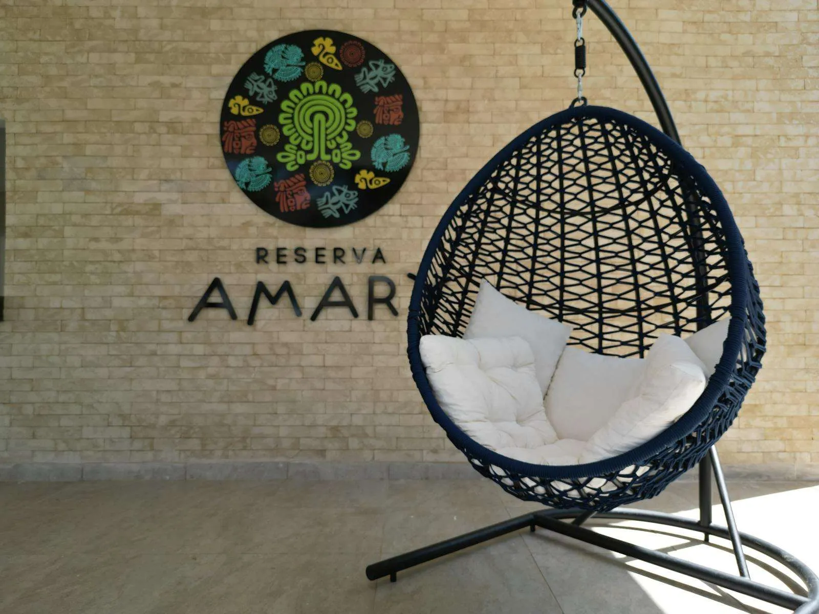 Marca Reserva Amary aplicada na portaria do empreendimento