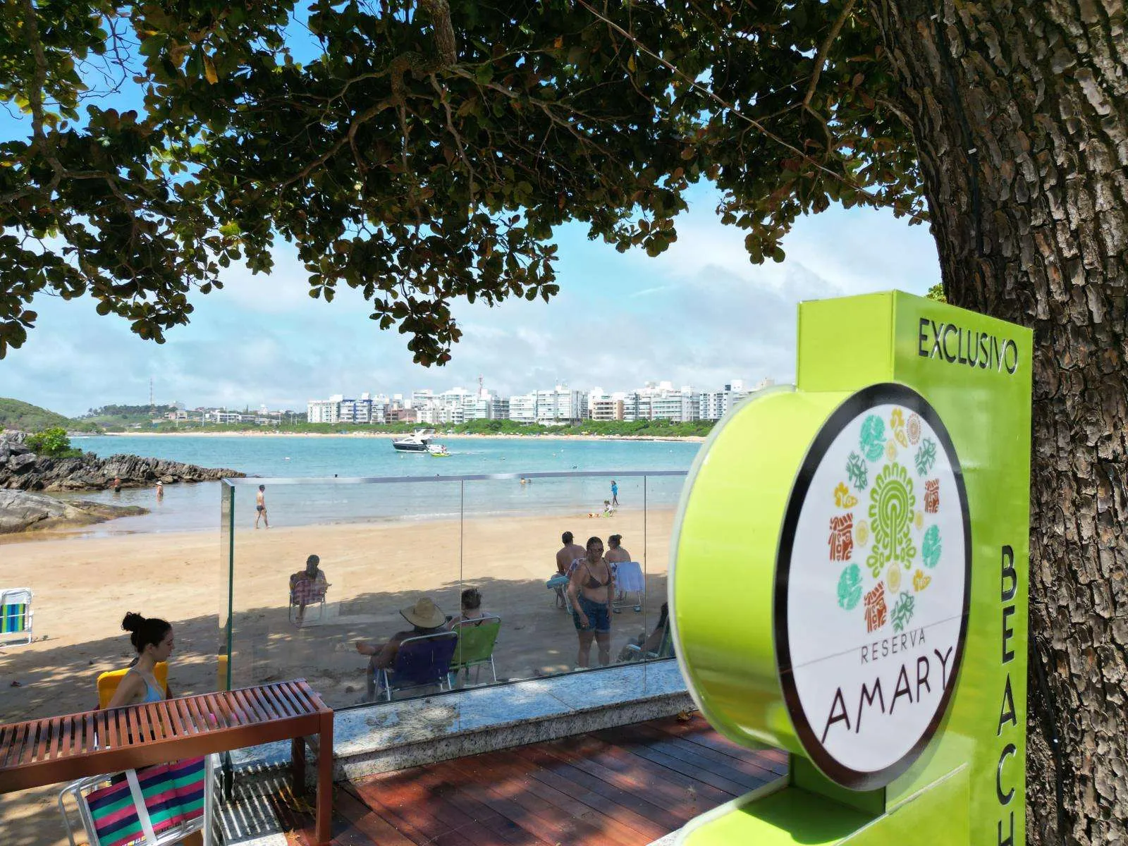 Totem do Beach Club Reserva Amary na praia